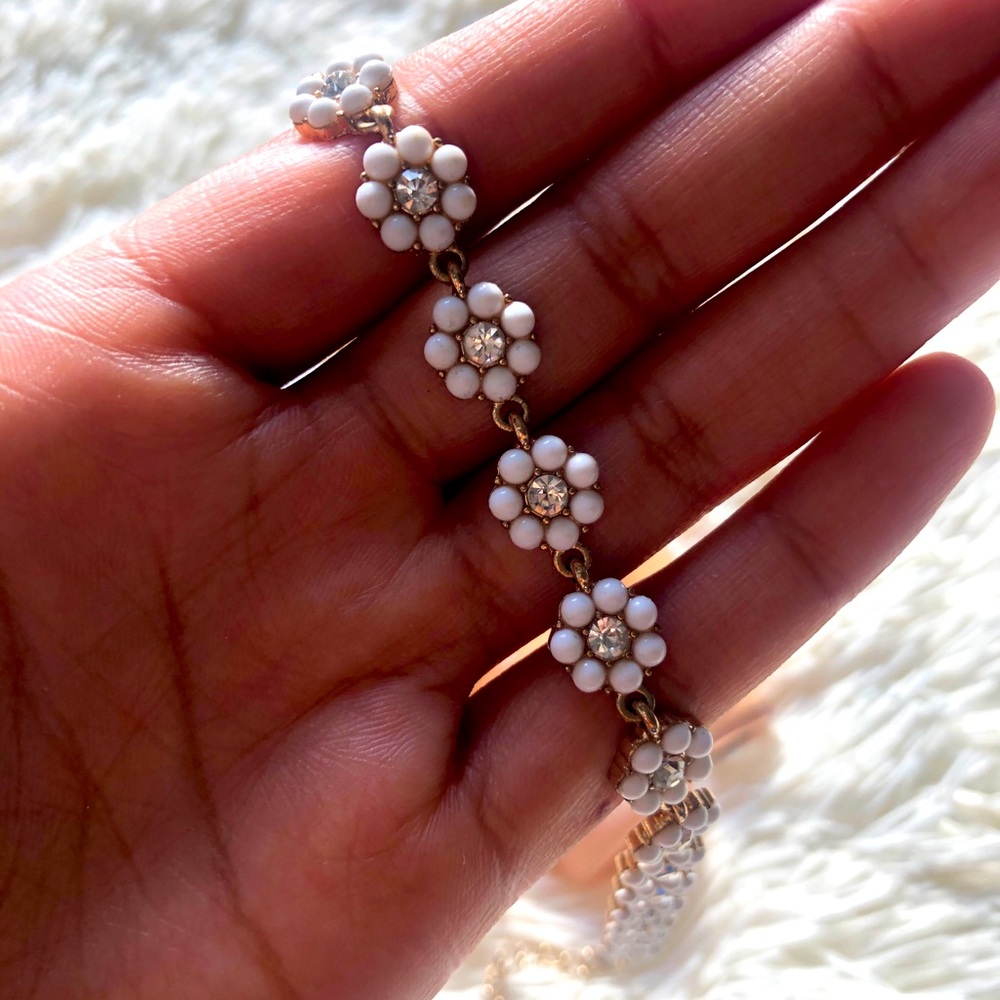 🤍WHITE INSTA FLORAL CHOCKER🤍